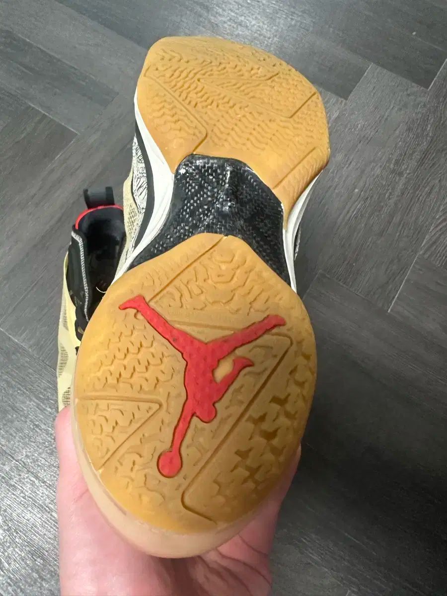 ジョーダン 37 ジェイソン テイタム ペイル バニラ バスケシューズ