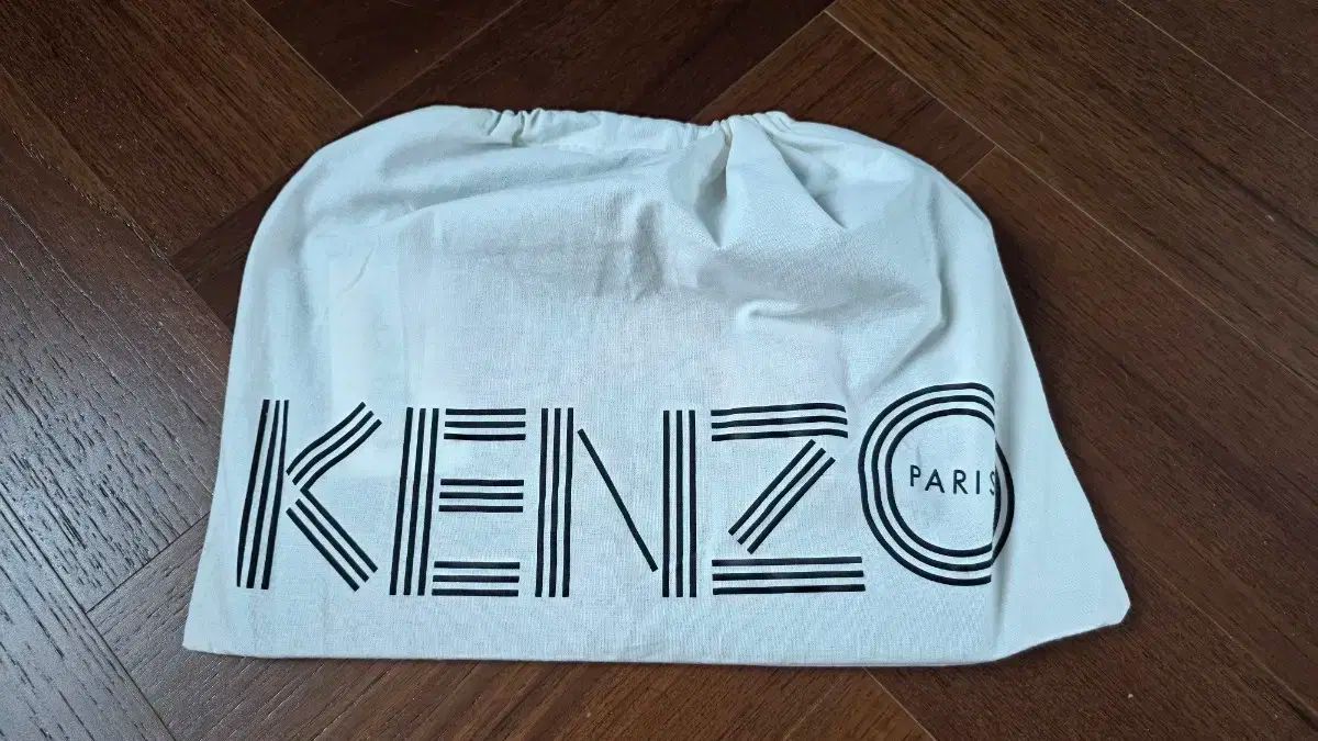 新商品が続々！ KENZO ケンゾー ロゴ クラッチバッグ