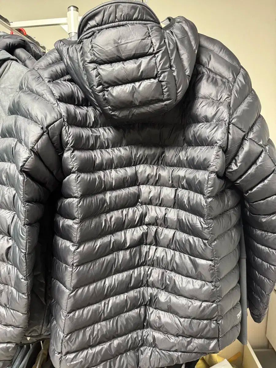 ラブ シーラス アルパイン フーディ ジャケット ブラック ラージ