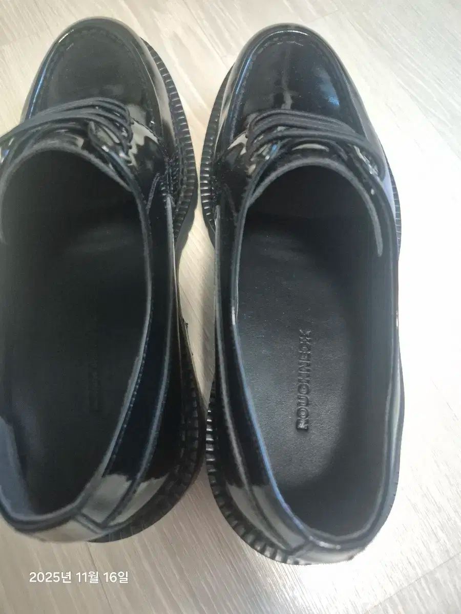 Uチップ ダービーシューズ