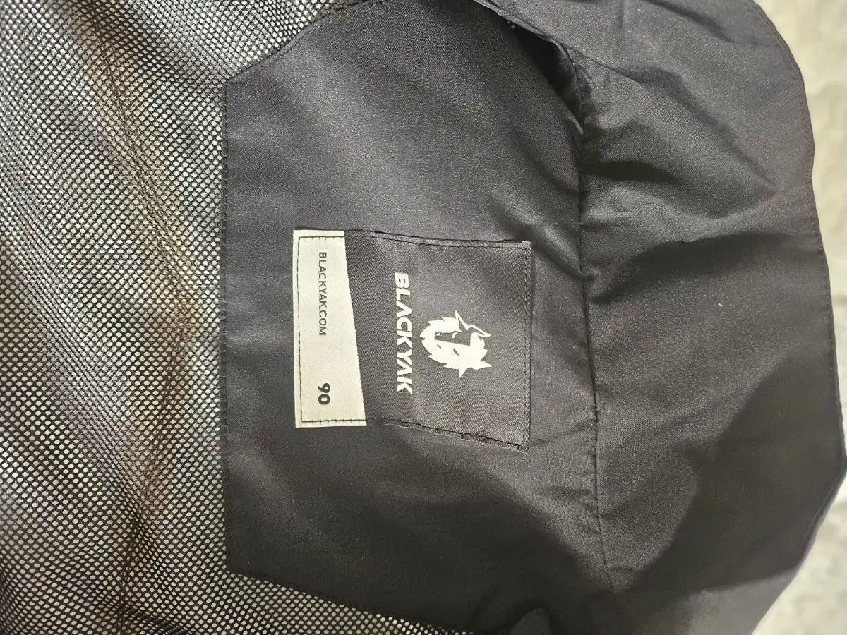 BLACK YAK ブラックヤク 黒色 ウィンドブレーカー ジャケット サイズ90