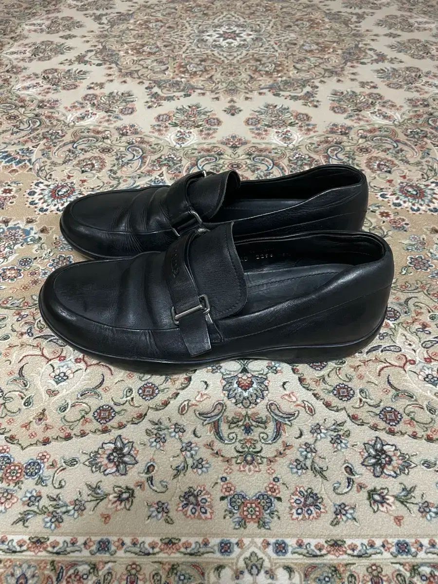 バックル ローファー