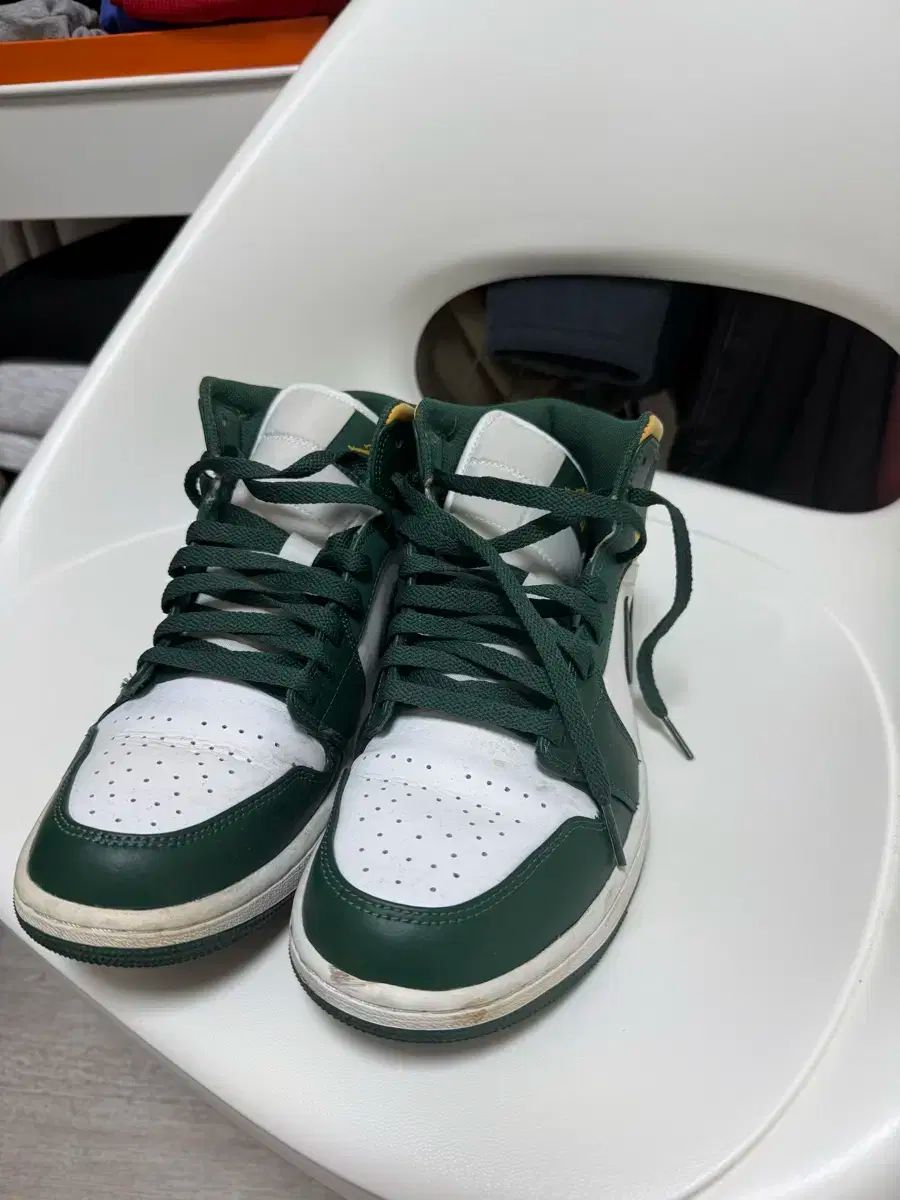 ナイキジョーダン1 ミッド ソニックス