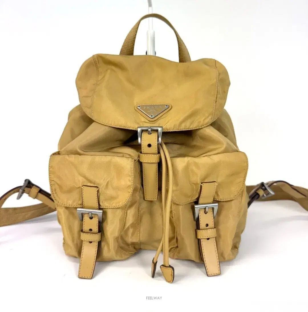 PRADA プラダ バックパック スモール ブラウン 着用画像