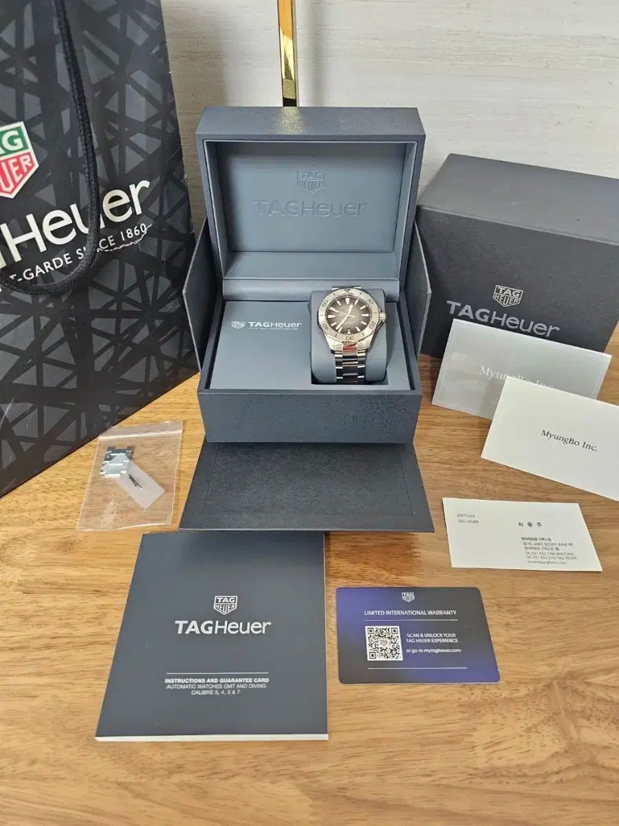 タグ ホイヤー アクアレーサー 200 カリバー5 オート 新モデル グラデーション 黒文字盤