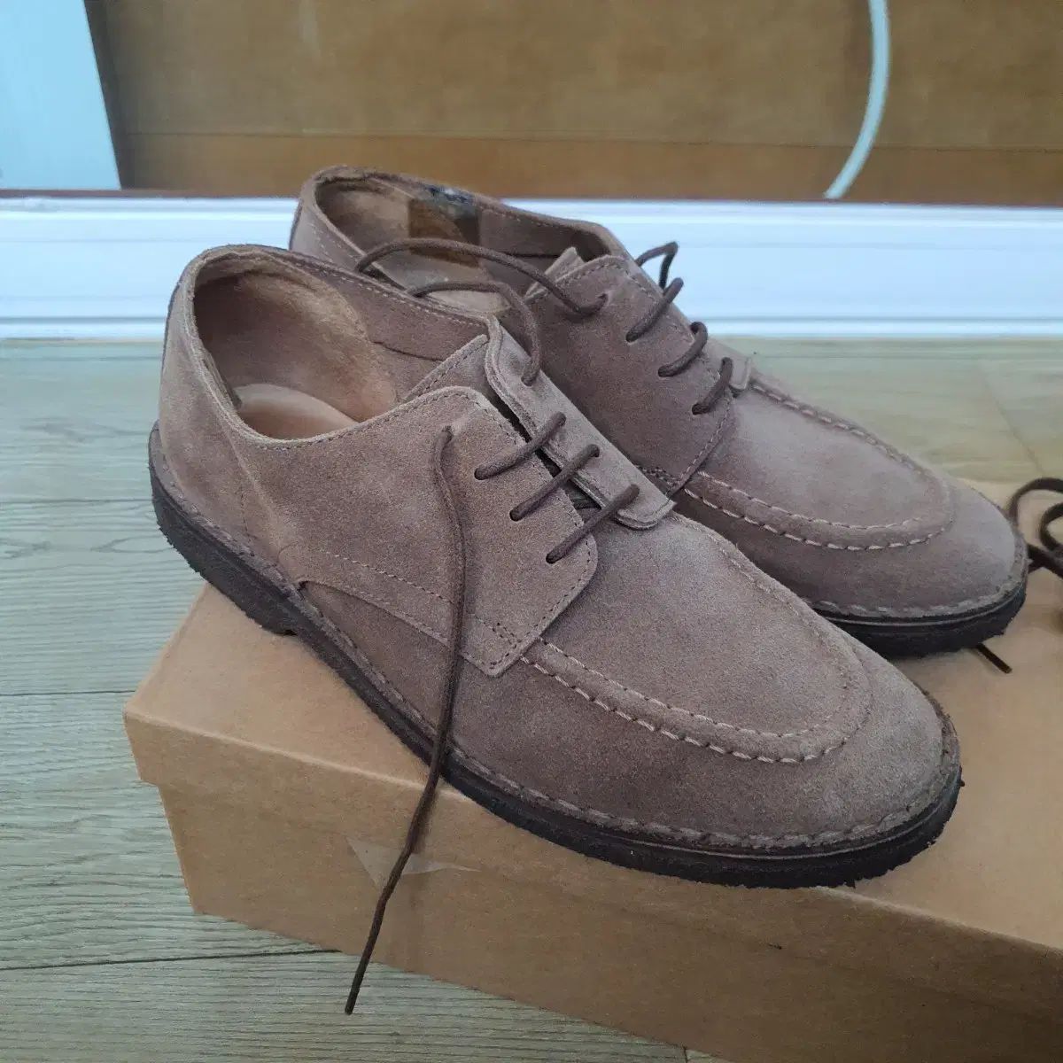 ドレイクス Drake’s のスウェード モックトゥ ドビ シューズ