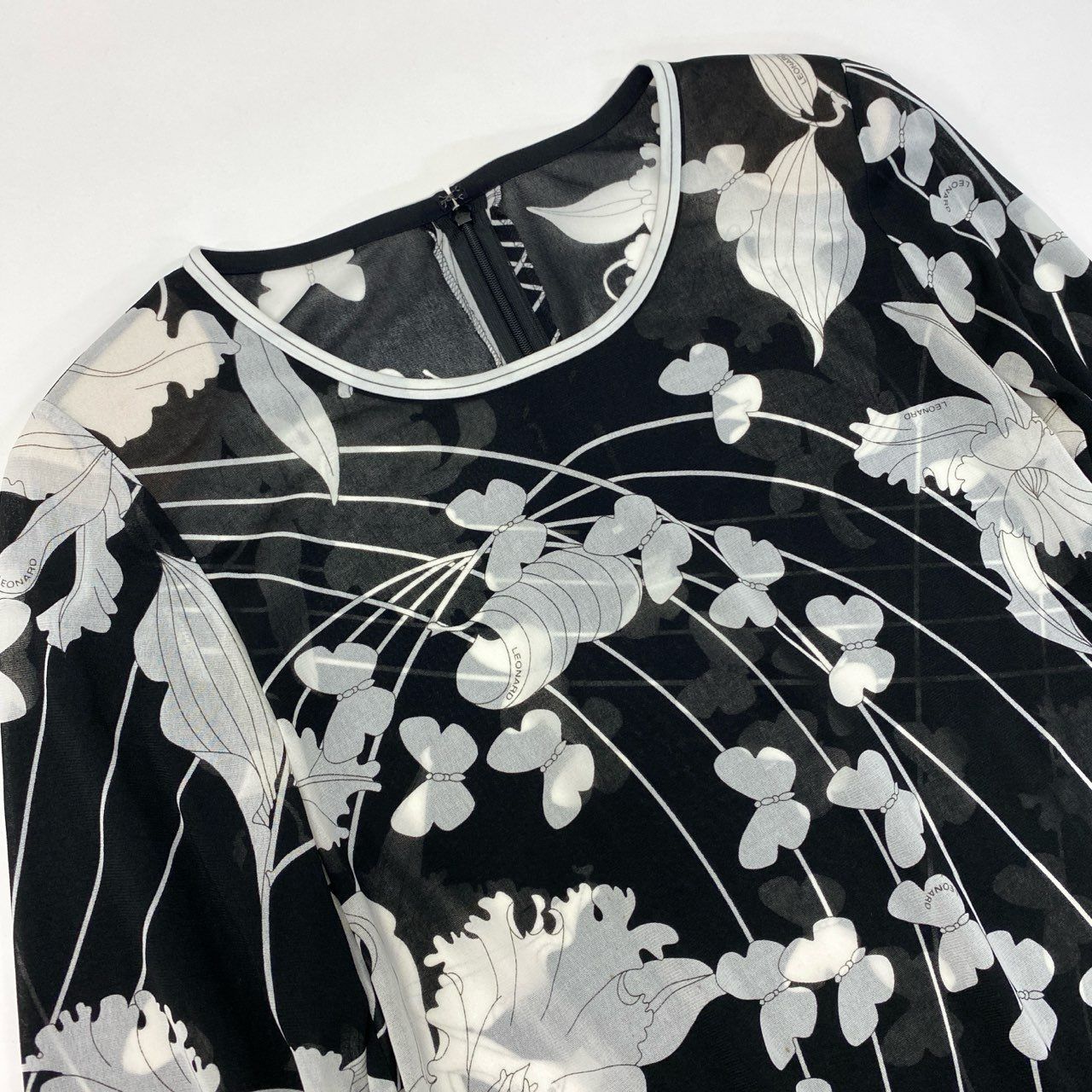 レオナール　 黒白花柄 テーラードジャケット　カンカン素材　美品✨️ LEONARD - 美品 レオナール LEONARD FASHION ジャケット テーラード 花