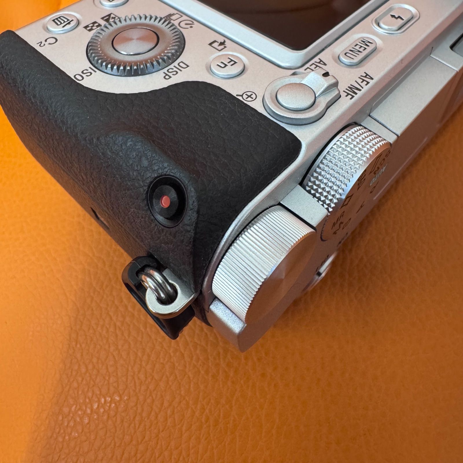 ミラーレス一眼カメラ シルバー