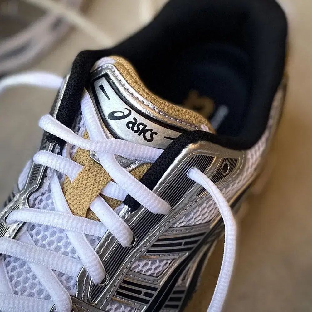 102 ランニングシューズ