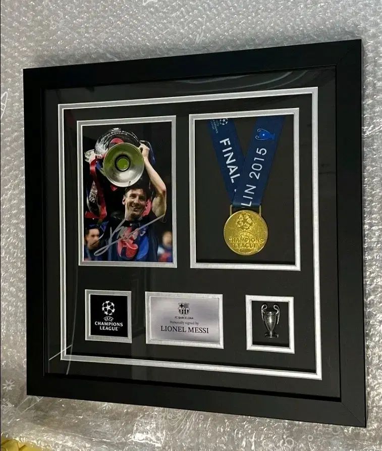 リオネル メッシ アイコンズ バルセロナ 14-15 トロフィー サインフォト 額縁型