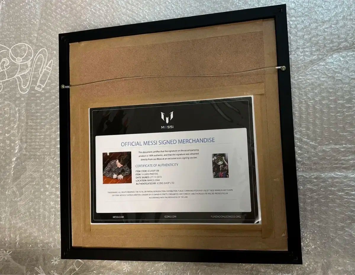 リオネル メッシ アイコンズ バルセロナ 14-15 トロフィー サインフォト 額縁型 MERCADOAVALIA_COM_BR