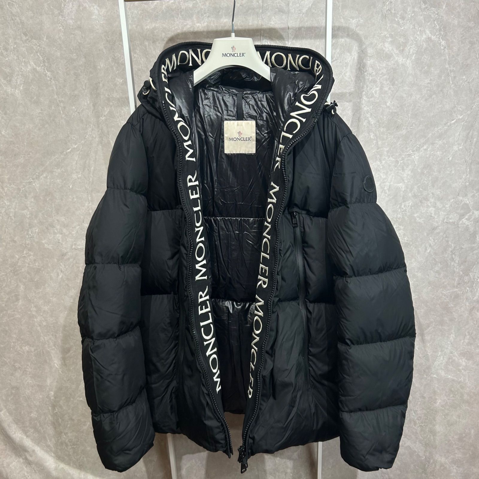 モンクレール　モンクラー　MONTCLA ブラック　4 国内正規品 国内正規品】 モンクレール MONCLER MONTCLA ダウンジャケット黒