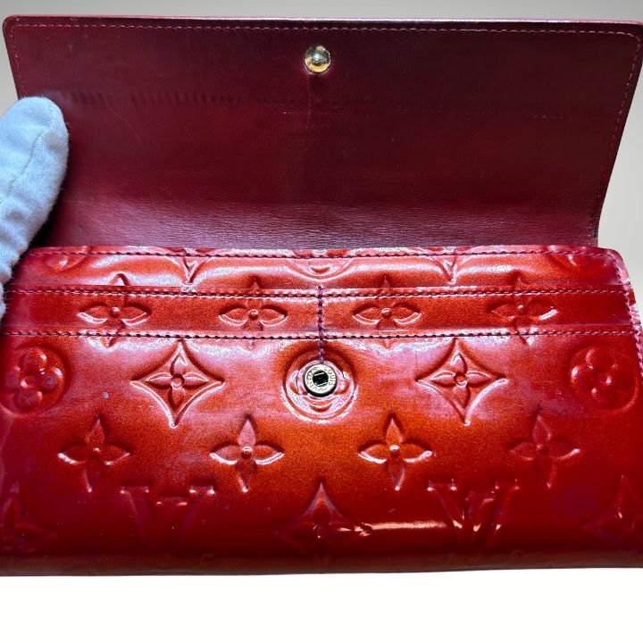 LOUIS VUITTON ルイヴィトン ポルトフォイユ サラ モノグラム ヴェルニ
