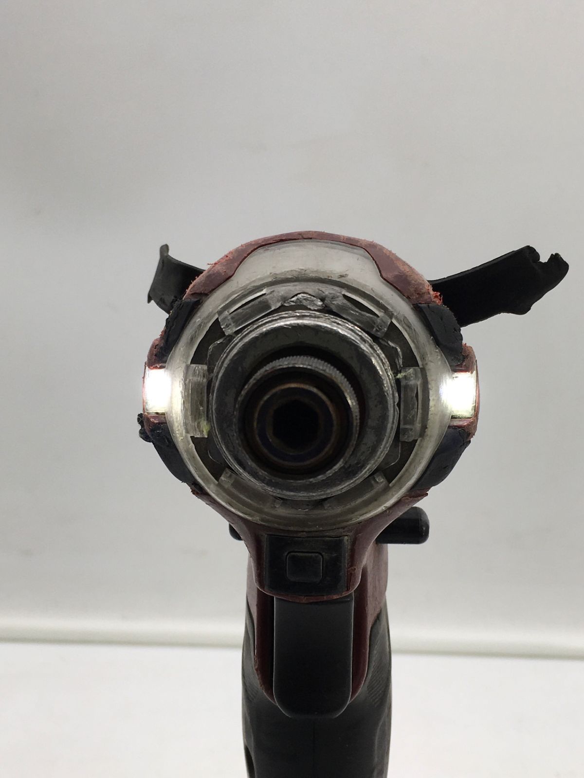 v充電式インパクトドライバ