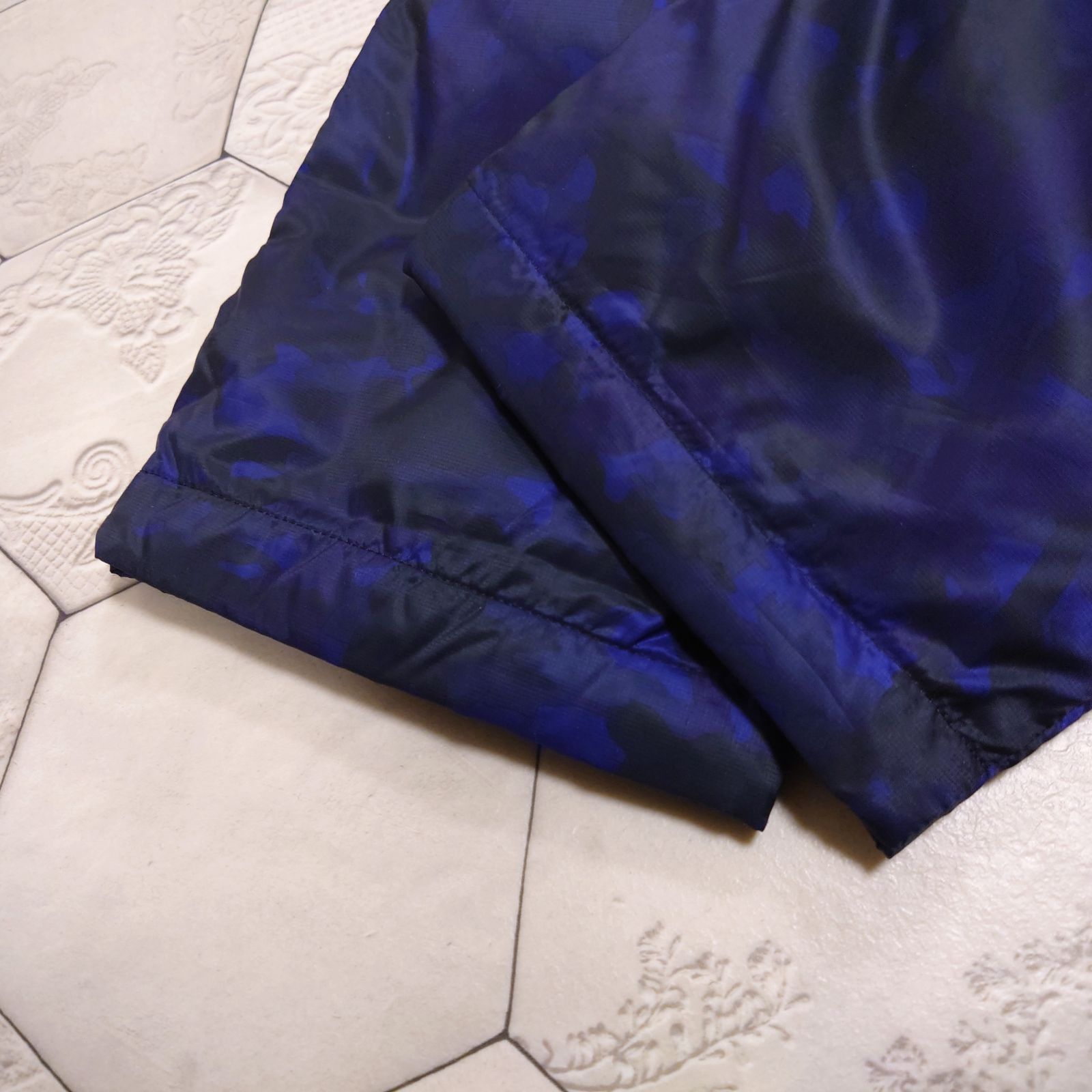 立体ロゴ 金ロゴ