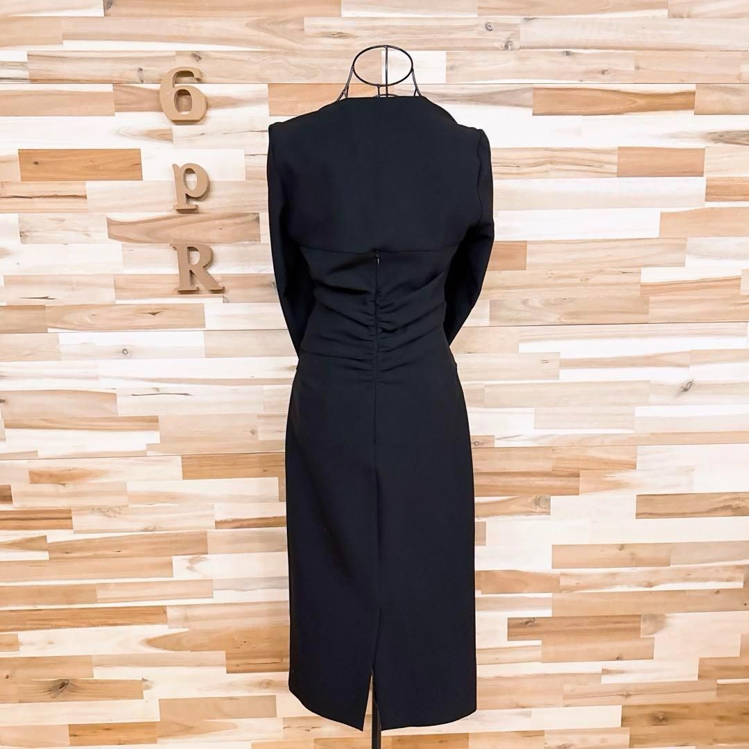 スクエアネック