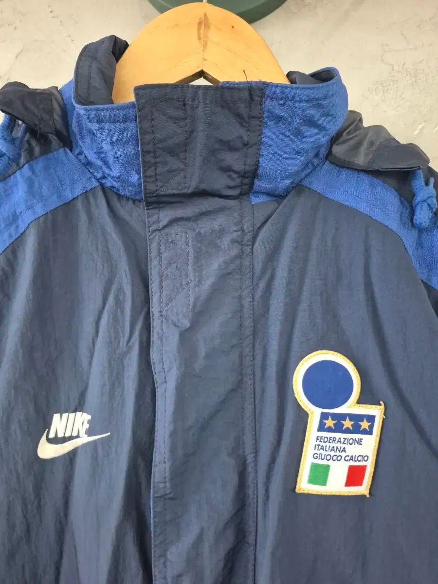 ナイキ イタリア サッカーチーム ウィンドブレーカー ジャケット