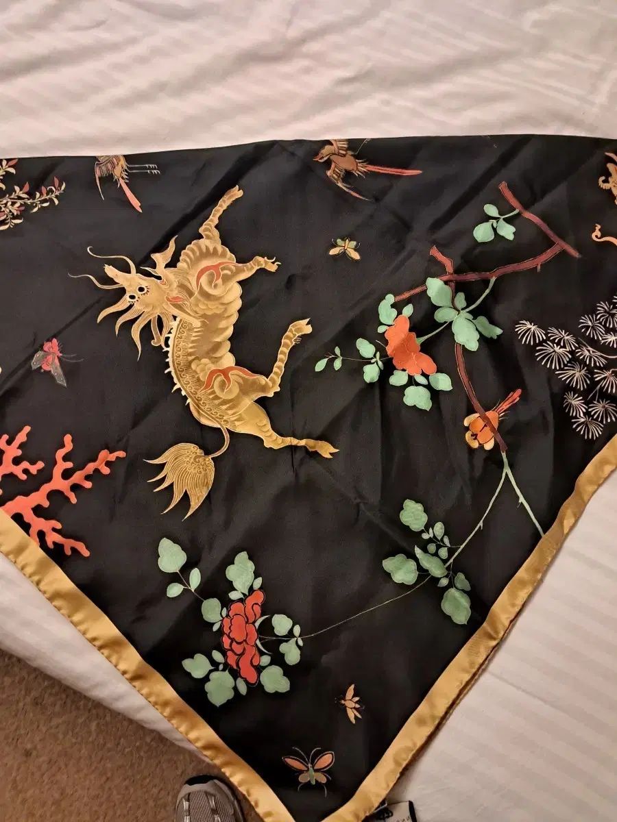 2025 オーストリア ウィーン シェーンブルン宮殿 グッズショップ シルクスカーフ