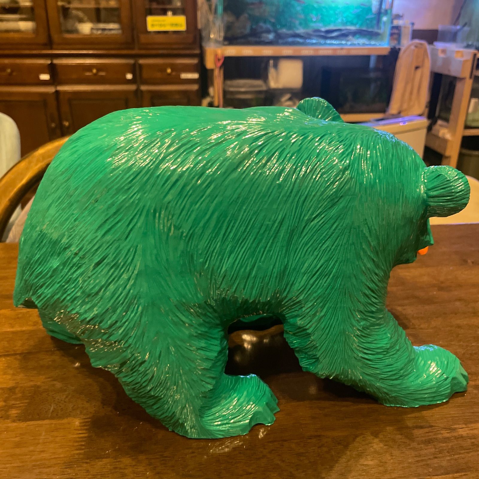カラフルな木彫りの熊🐻 - メルカリ