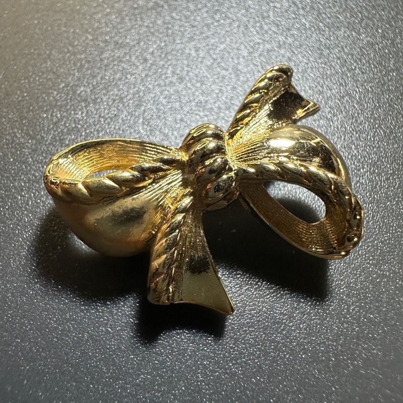 ディオール リボンモチーフ ゴールド ミニブローチ S-BOX