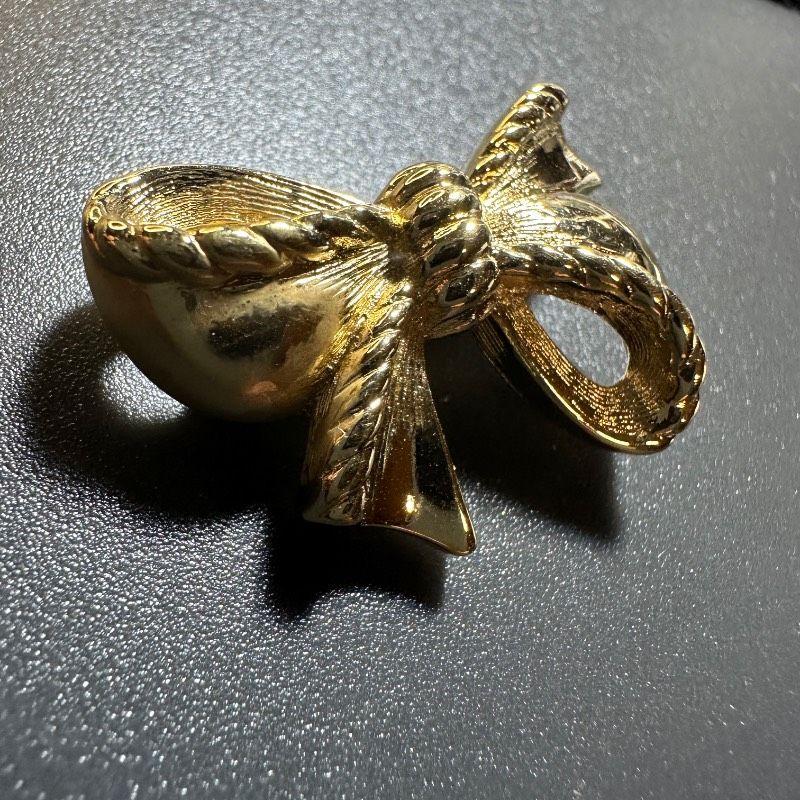 ディオール リボンモチーフ ゴールド ミニブローチ S-BOX