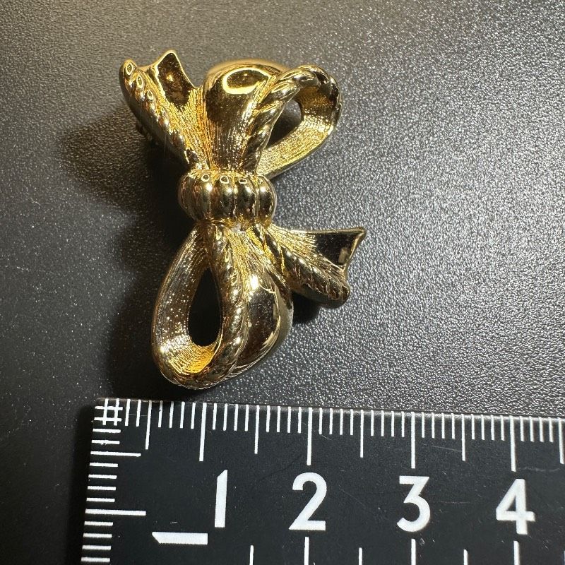 【S】美品 Dior ディオール リボン ヴィンテージ ゴールド ブローチ 箱付 vintage】ディオール リボンモチーフ ゴールドカラー ミニブローチ S