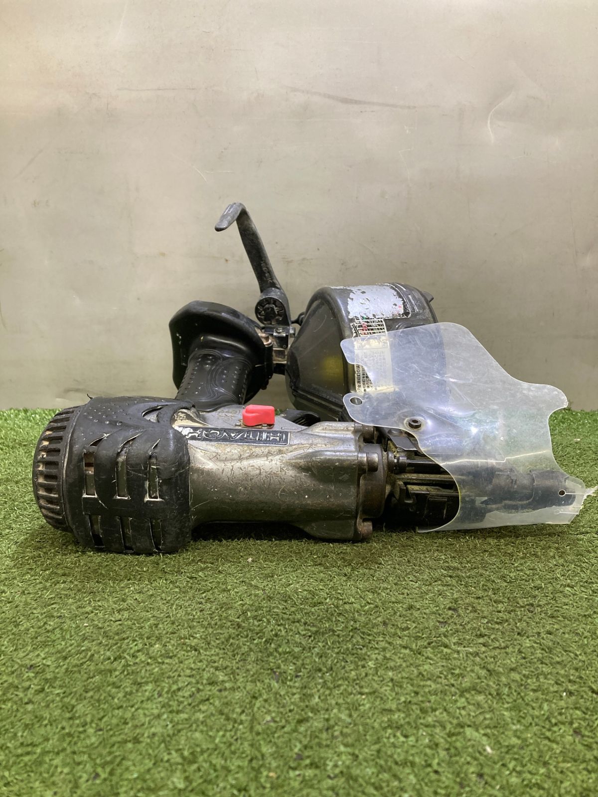 メタリックグレー