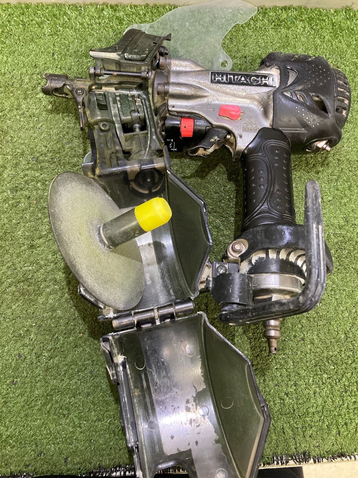 メタリックグレー