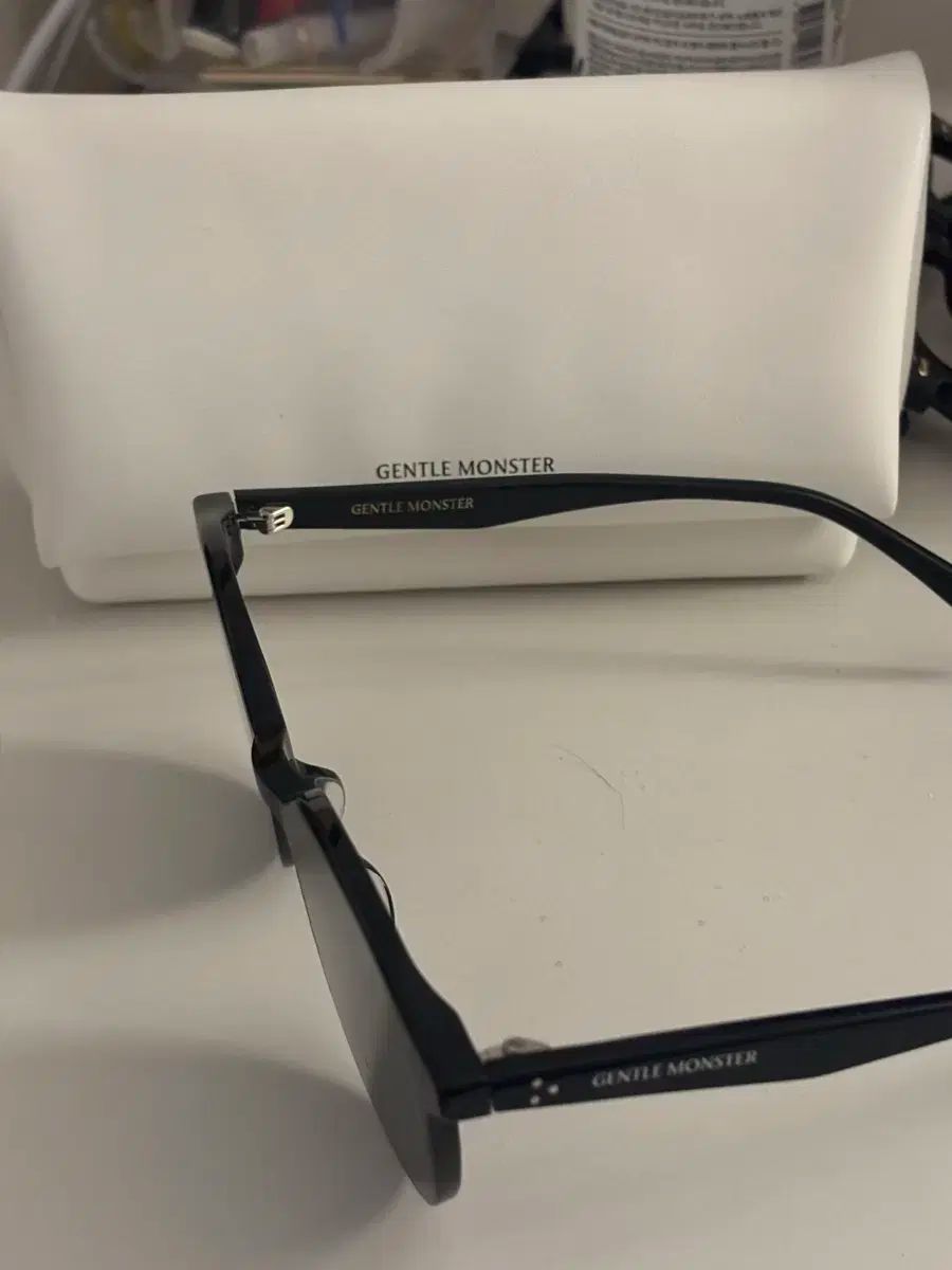  ジェントルモンスター ニューボーン サングラス 小物