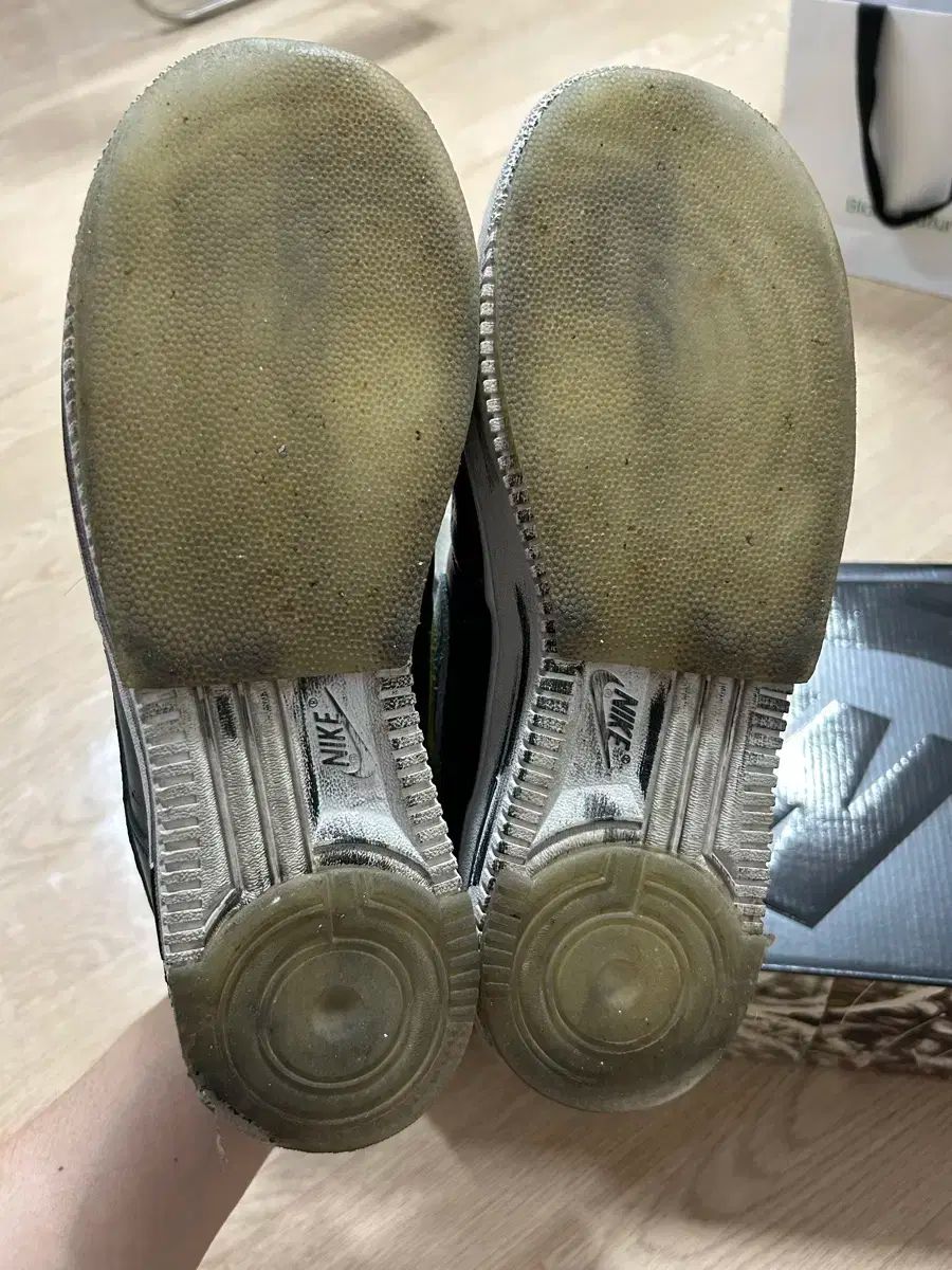 ナイキ ピースマイナスワン