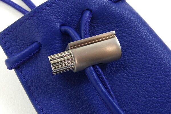 フェラガモ ネックポーチ