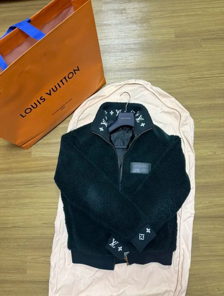 Louis Vuitton ブラック フリース ジャケット