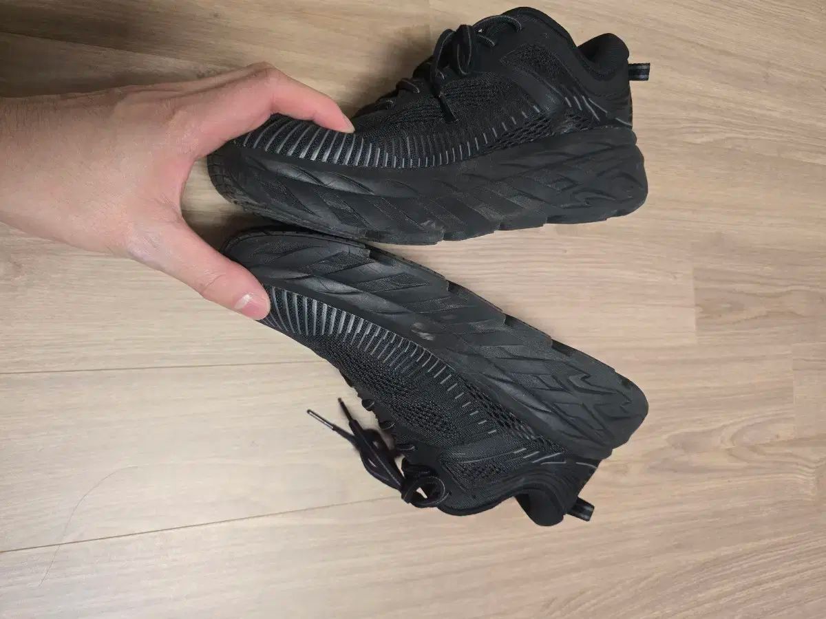 HOKA ONE ONE ボンダイ 7 270