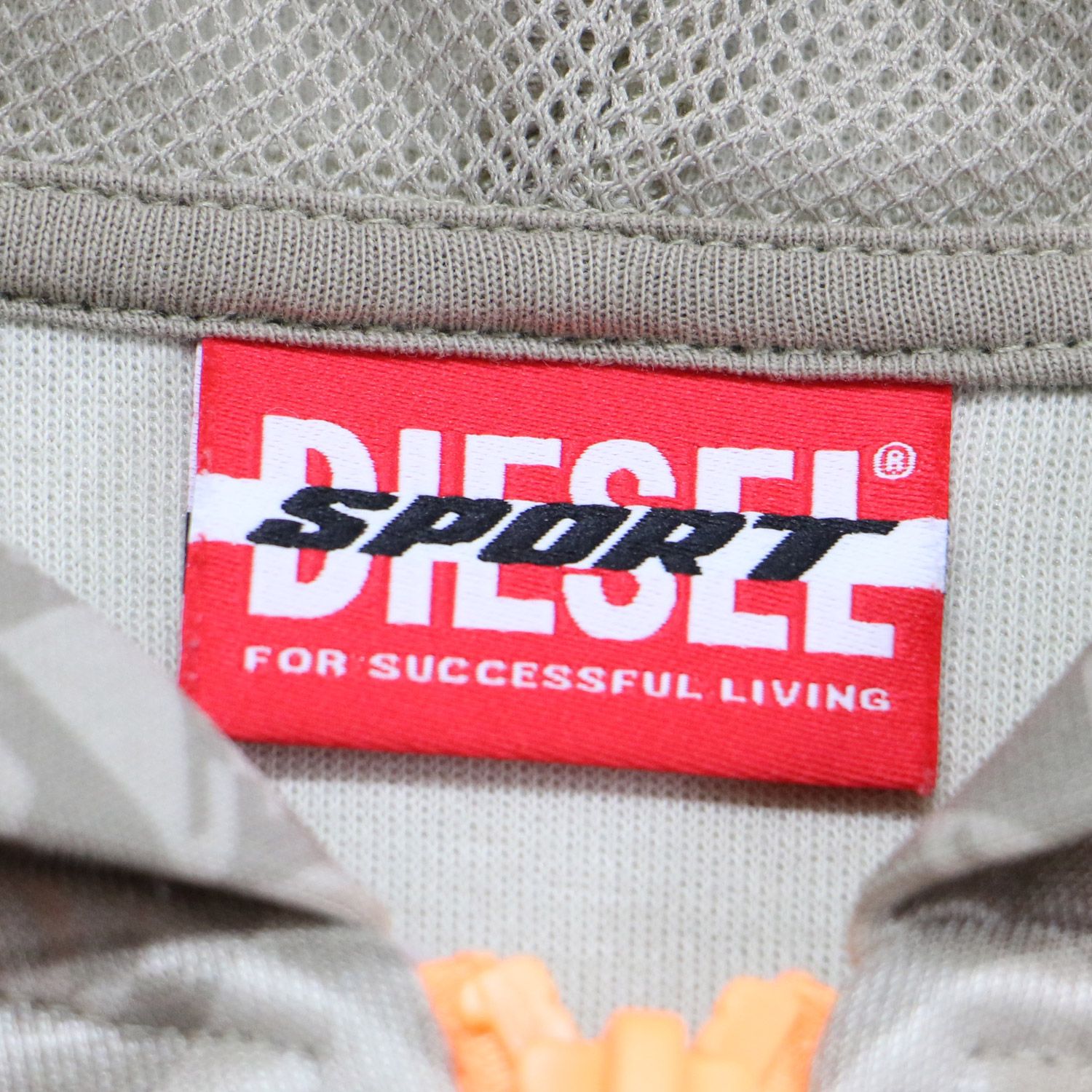 DIESEL ディーゼル ジャケット カーキ系×オレンジ サイズ:XS | Dロゴ フーディ ジップパーカー / トラッカージャケット | 長袖 クロップド丈 総柄 ネオンカラー コンパクト | トップス フーディー【レディース】【中古】【K4636】 DIESEL ディーゼル ジャケット カーキ系×オレンジ サイズ:XS | Dロゴ