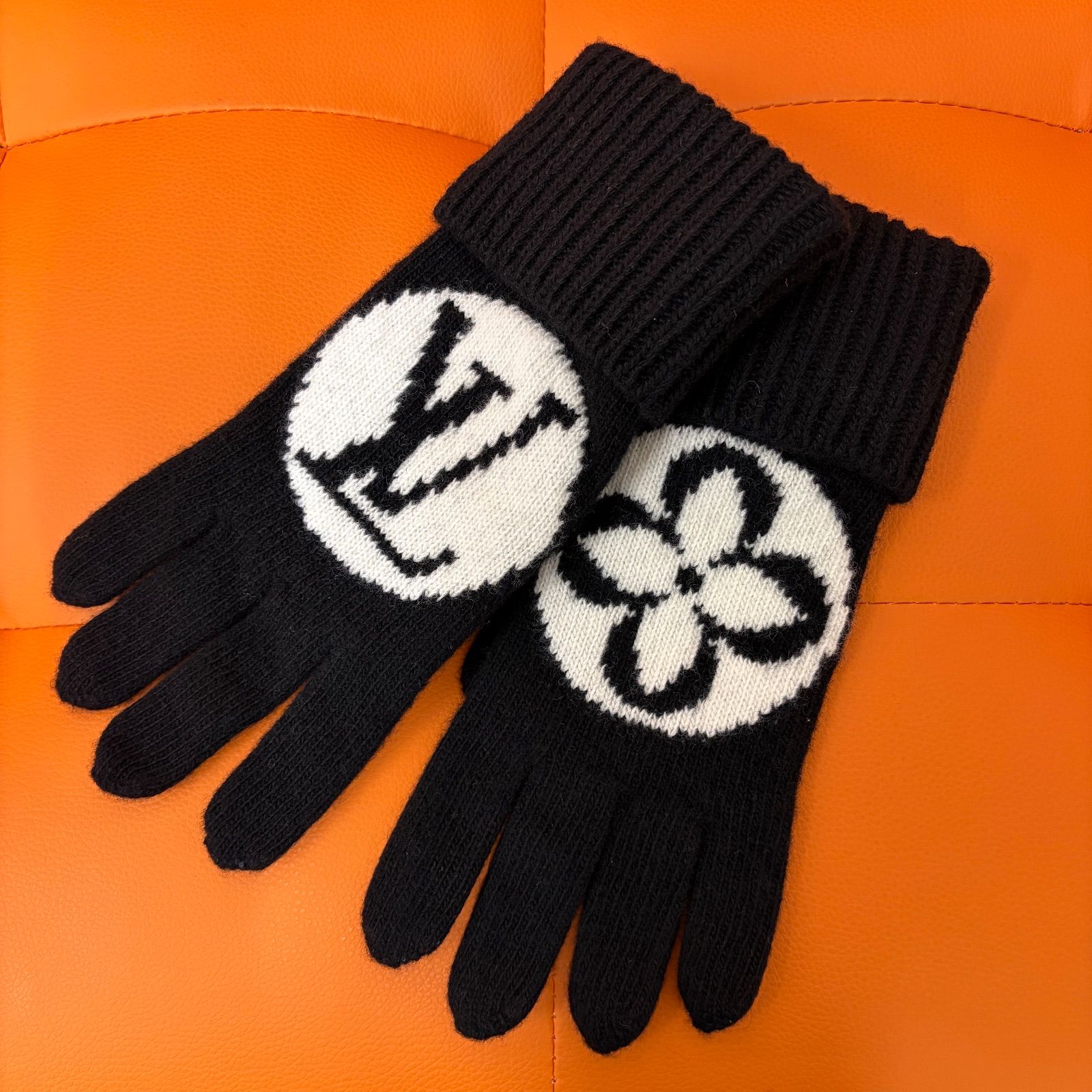 LOUIS VUITTON グローブ マイユ LV メダリオン M79307