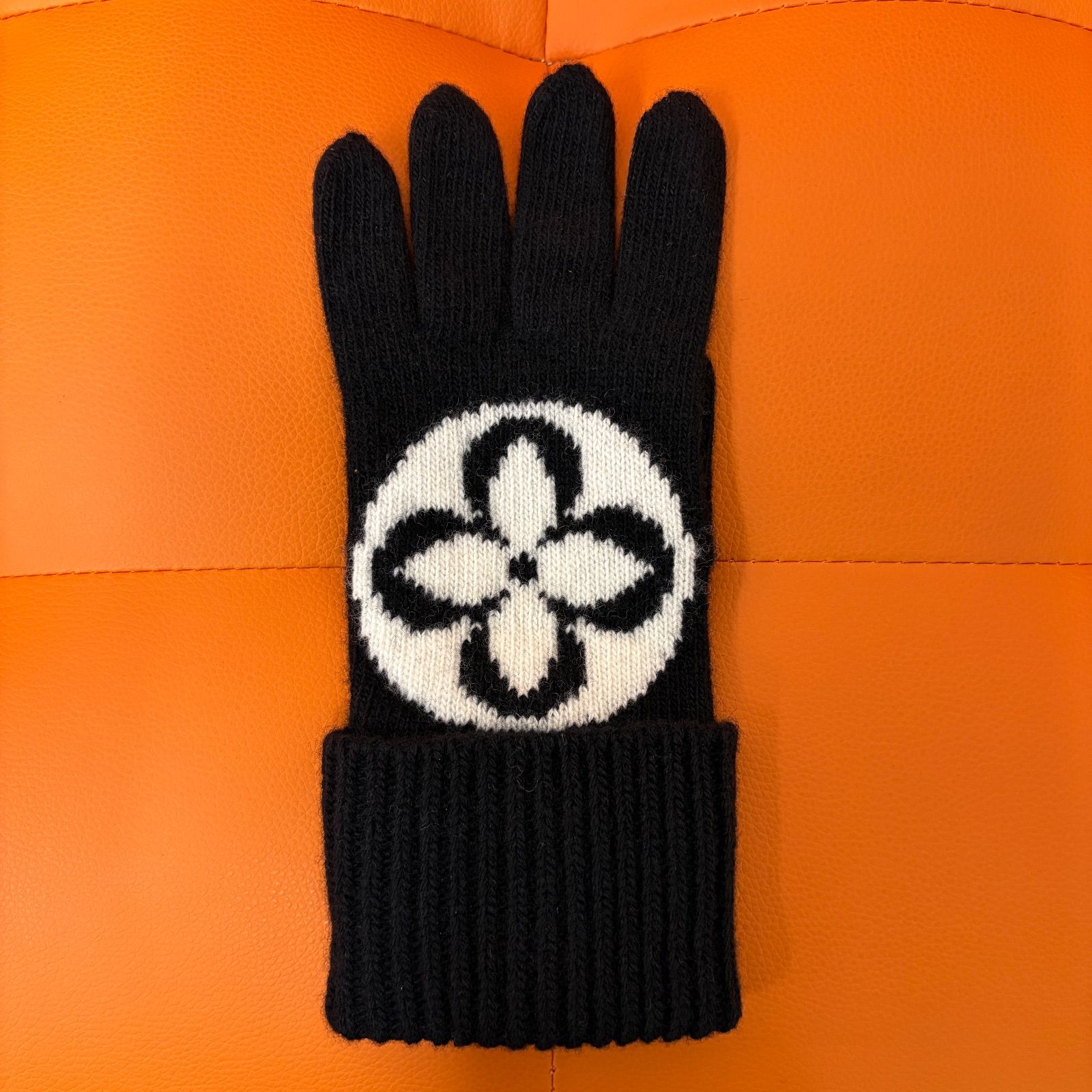 LOUIS VUITTON グローブ マイユ LV メダリオン M 79307