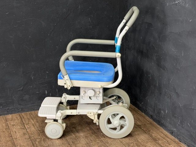 シャワー車椅子 uchie ウチエ シャワーラク 入浴補助車椅子 UC U字シート ノーパンクタイヤ 514875