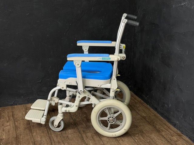 ウチエ 入浴用車椅子 ノーパンクタイヤ U型シート 介護用品 4輪 シャワー用 514861