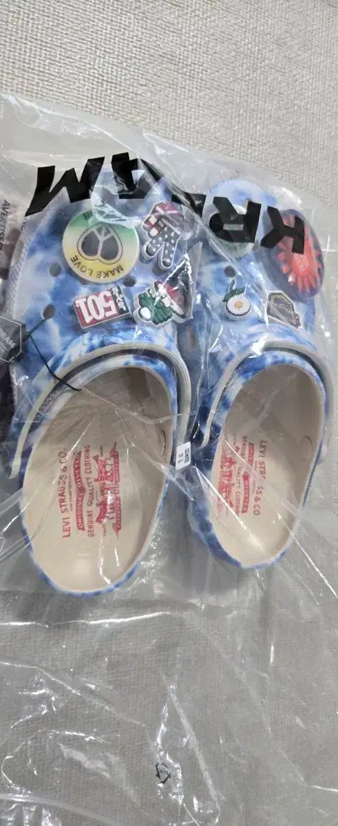 クロックス x リーバイス コラボ サイズは280