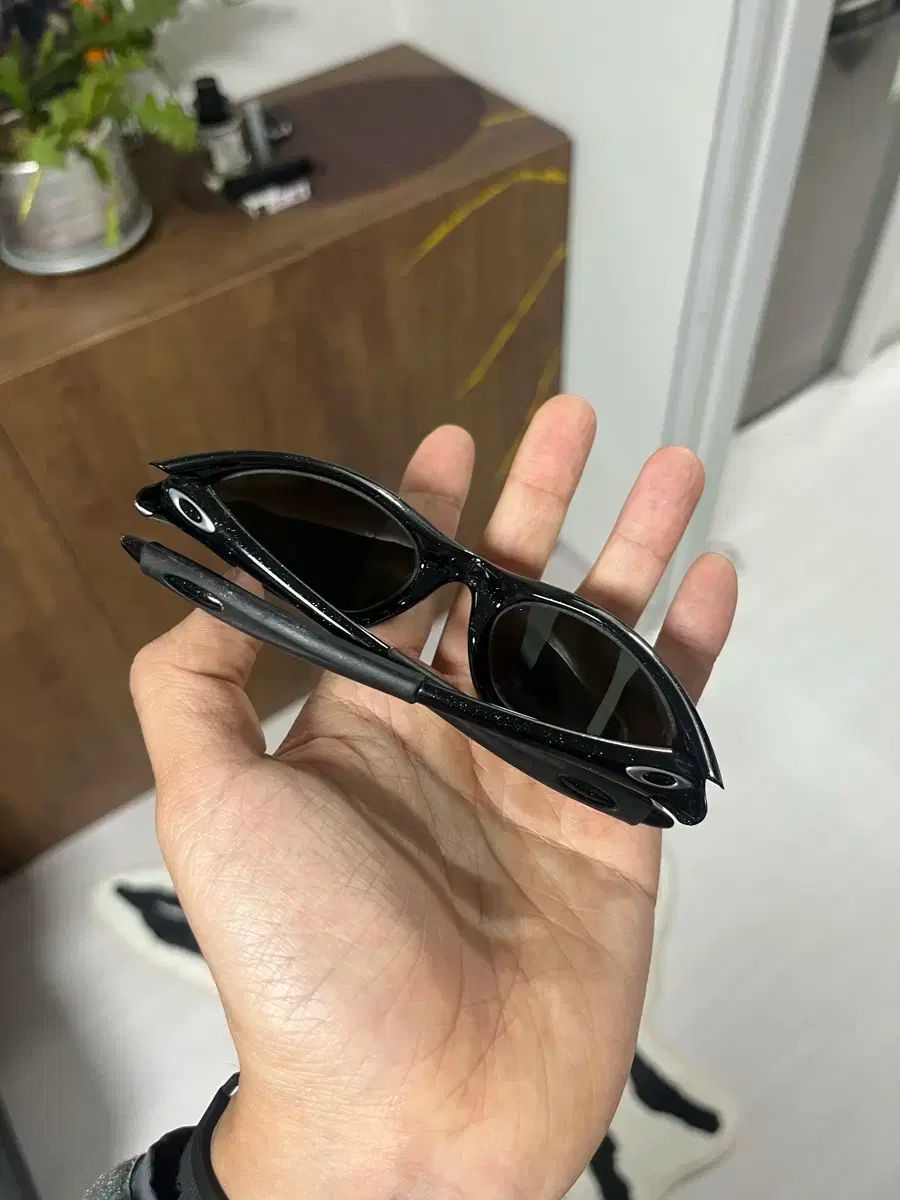  オークリー ミニッツ 1 0 ブラック光沢パール サングラス 小物