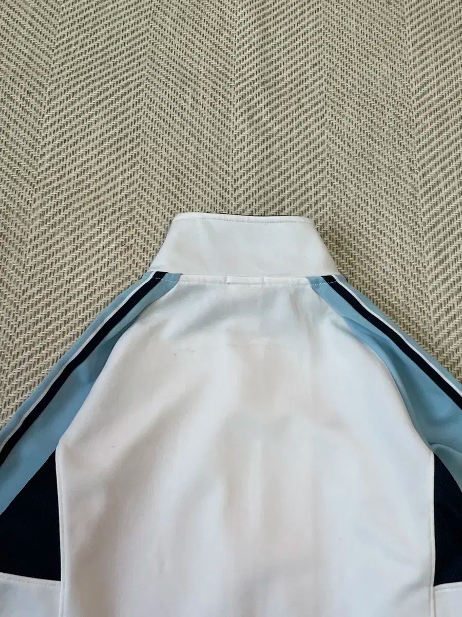 早い者勝ち！ アディダス スカイ ブルー ジャージ J03332 都内23区配達無料