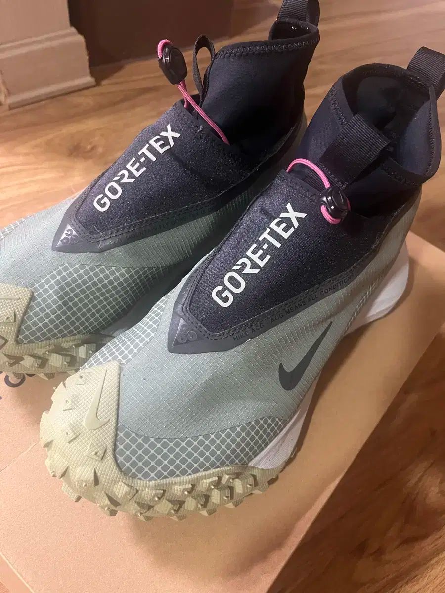 ナイキ acg マウンテン フライ 275