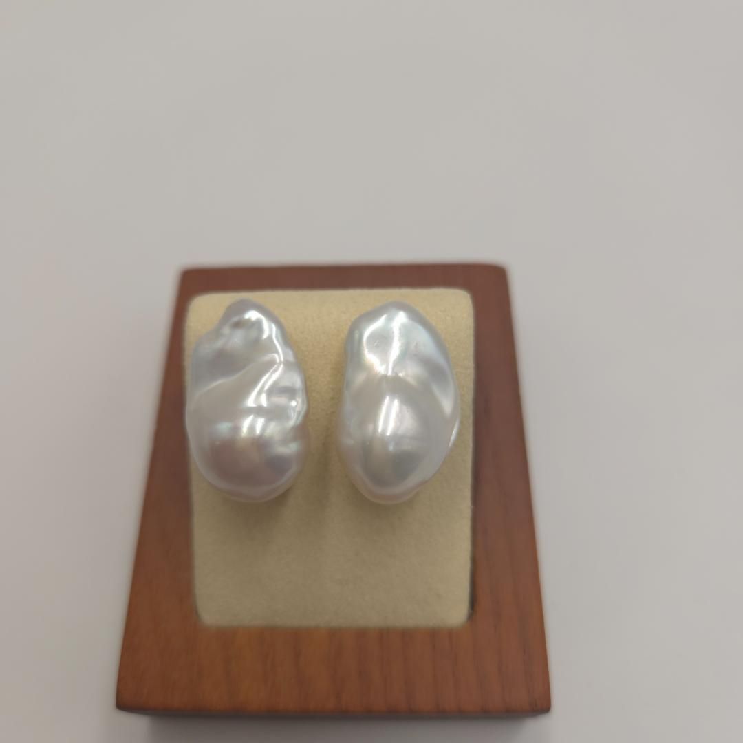 K 18 淡水真珠 バロックパールピアス LARICA ripsalis風 パール