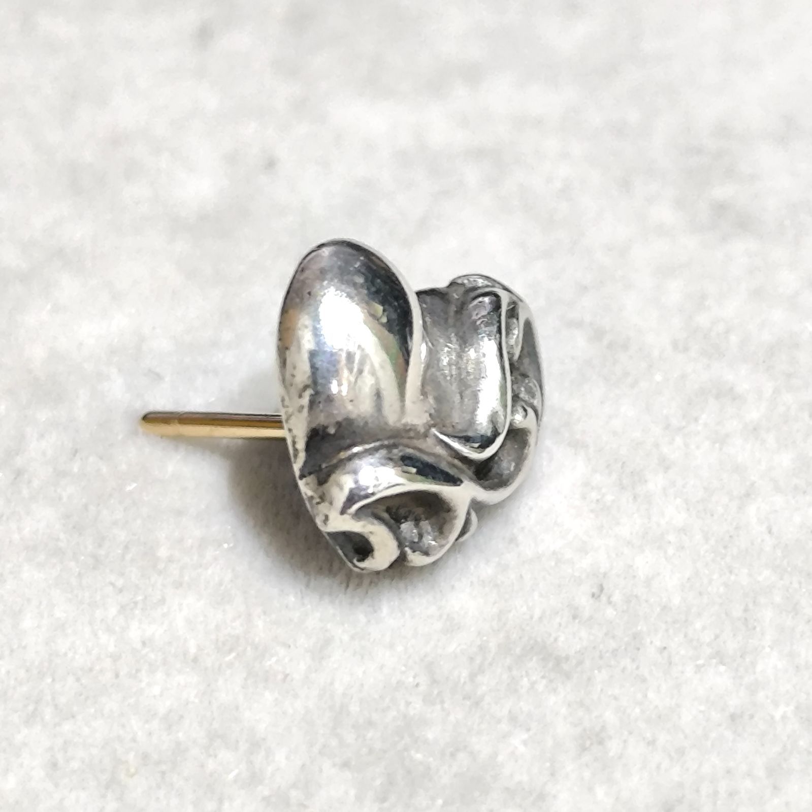 片耳用】クロムハーツ ハート スタッドピアス シルバー キャッチ欠 ①