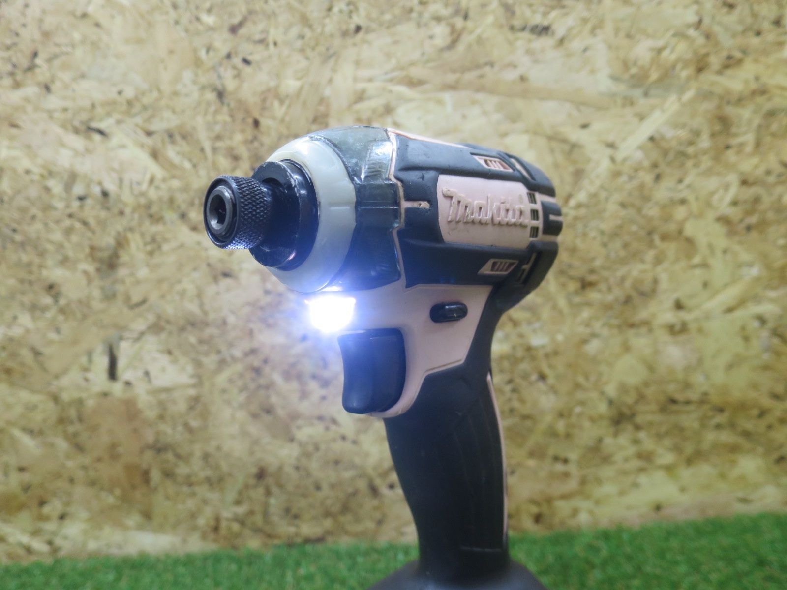 マキタ makita 18V インパクトドライバー 型番不明 本体のみ - メルカリ