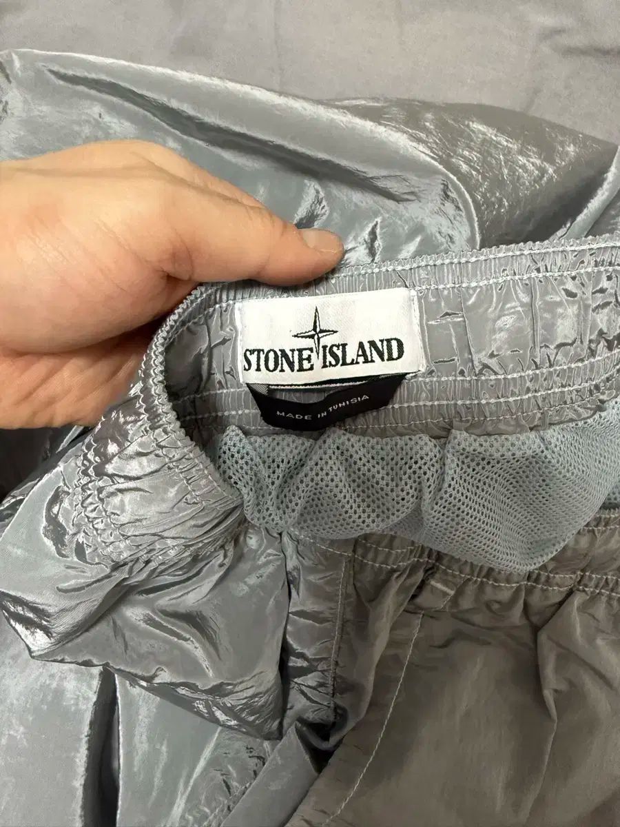 M STONE ISLAND ストーンアイランド ナイロンパンツ ハーフパンツ