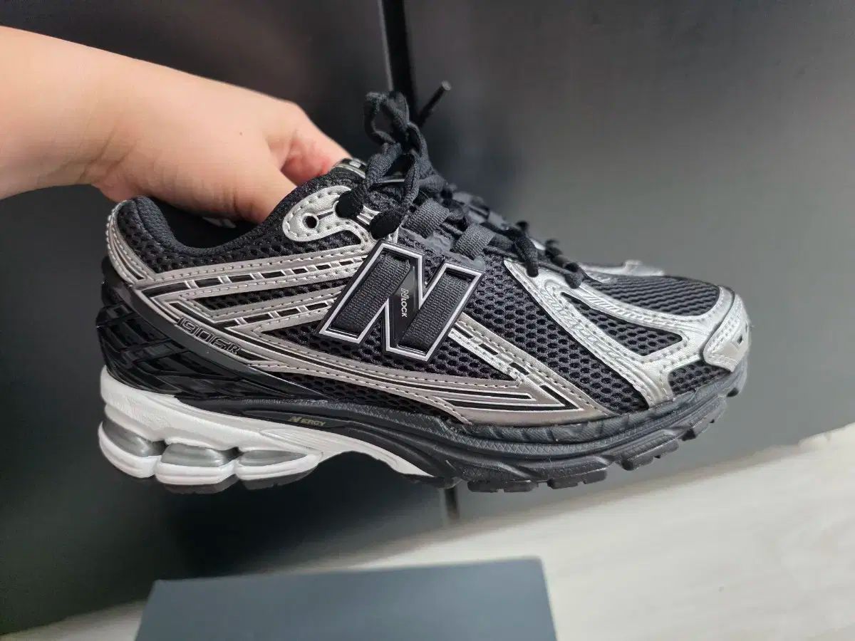 1906 スニーカー