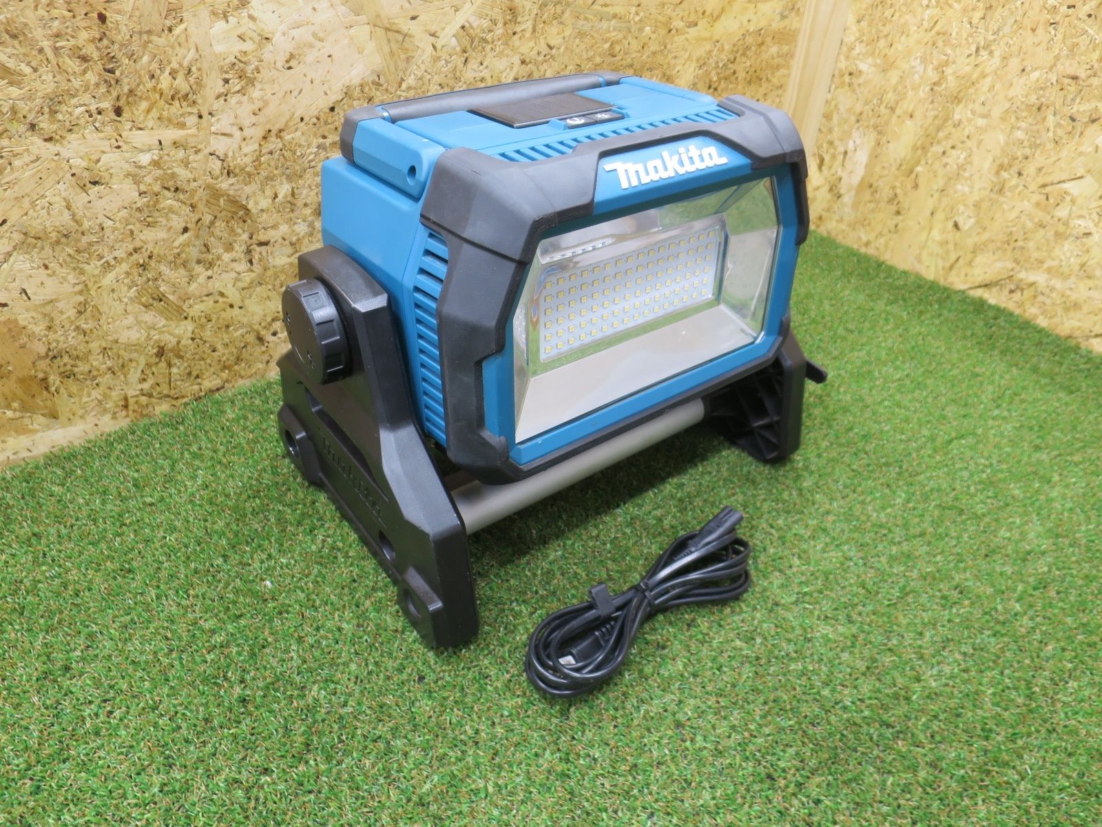 マキタ Makita 充電式 LED スタンドライト 本体のみ ML809