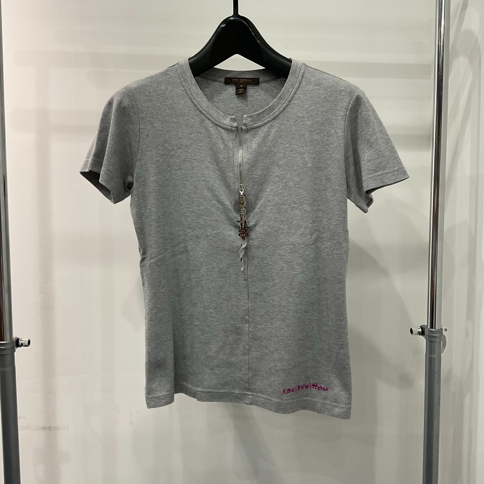 LOUIS VUITTON LV ショートスリーブトップ グレー サイズS D25063656