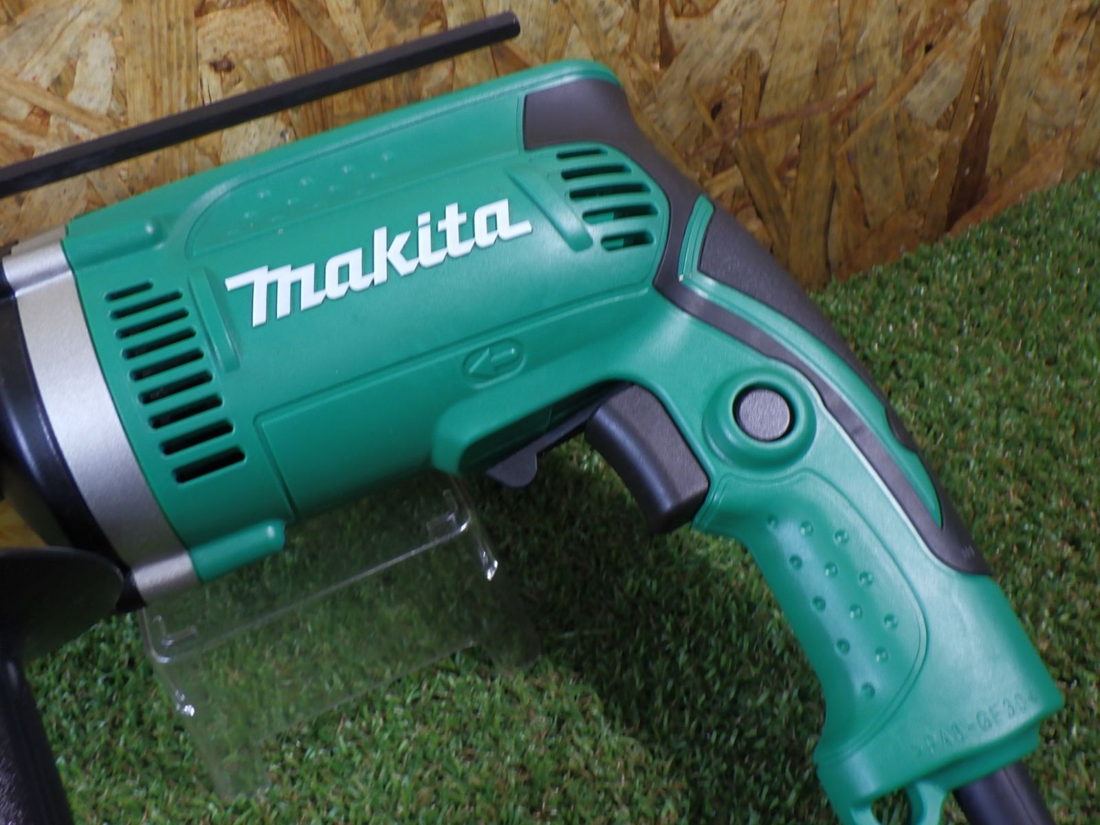 硬い素材に穴を開けに